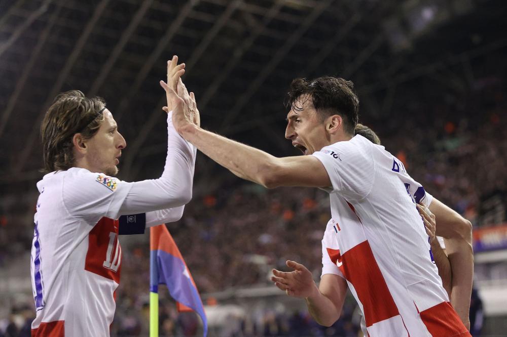 中超：上海海港3-2击败长春亚泰